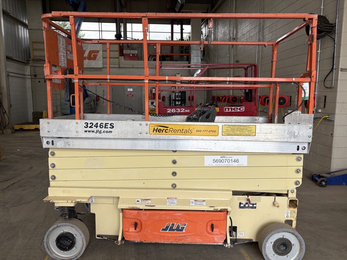 2014 JLG 3246ES