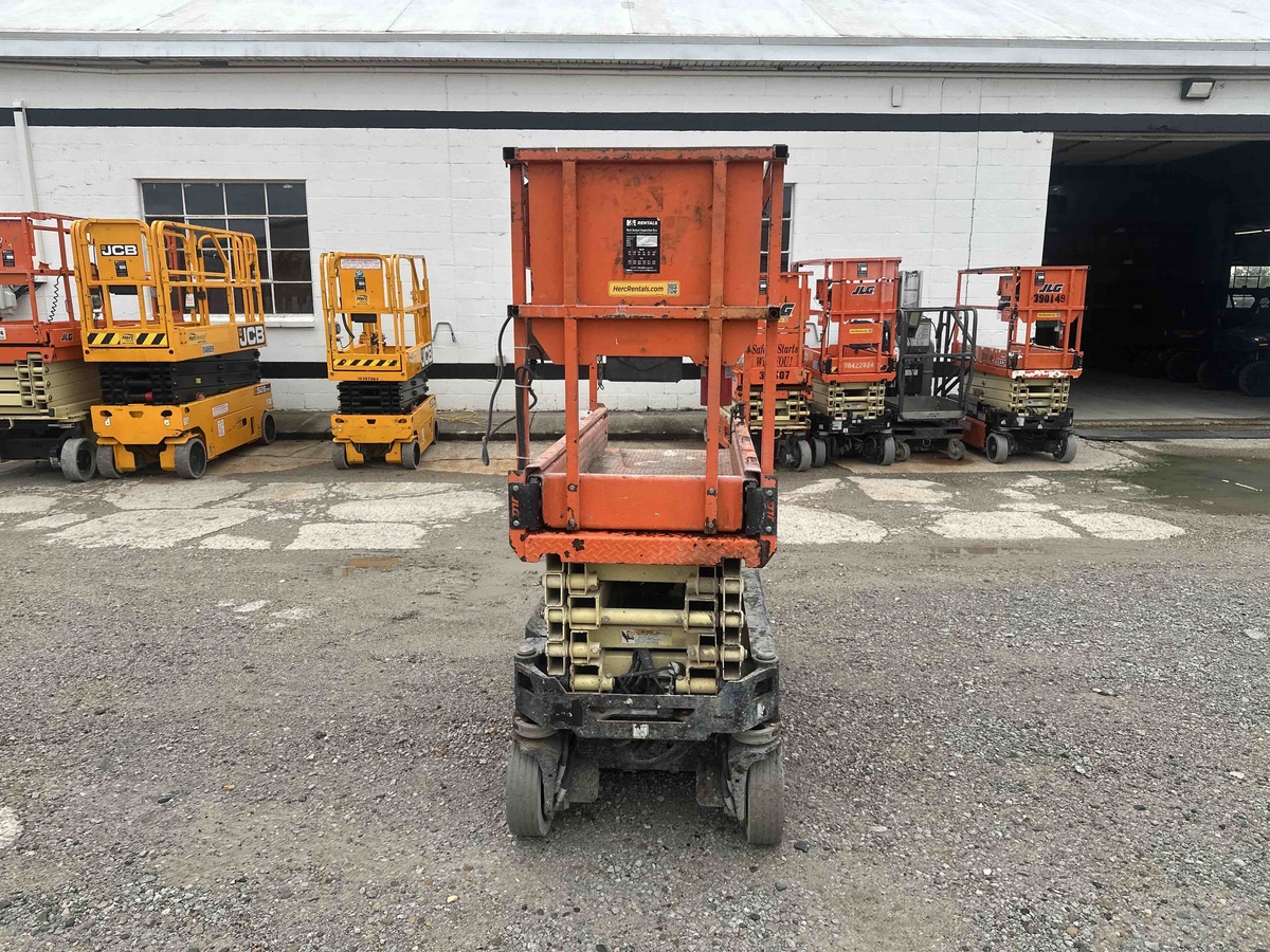 2017 JLG 1932R-8