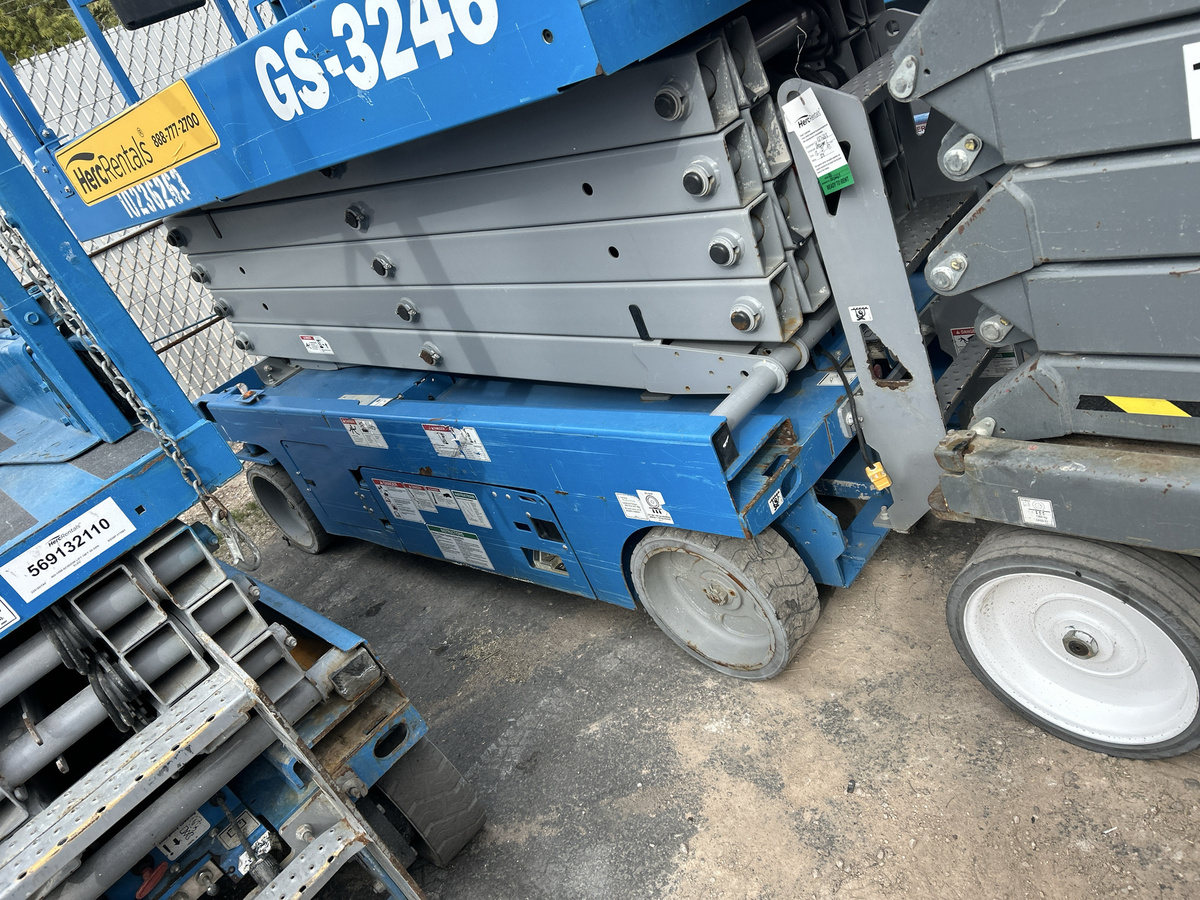 2018 Genie GS-3246