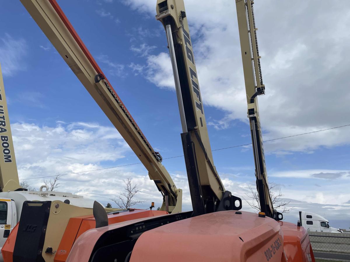 2018 JLG 400S