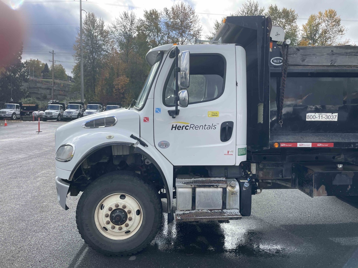 2017 Freightliner M2106-14