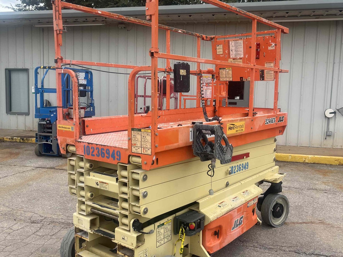 2018 JLG 3246ES-8