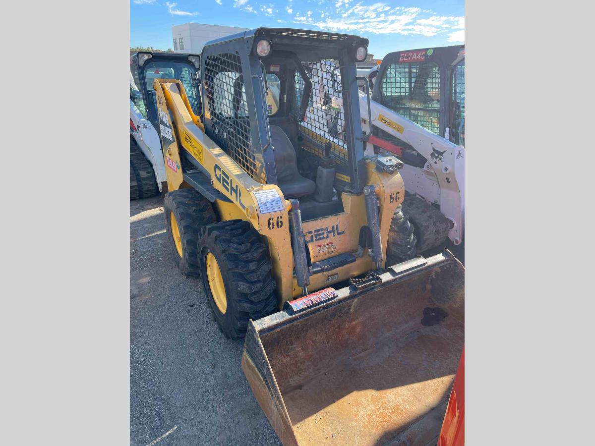 2017 Gehl R165