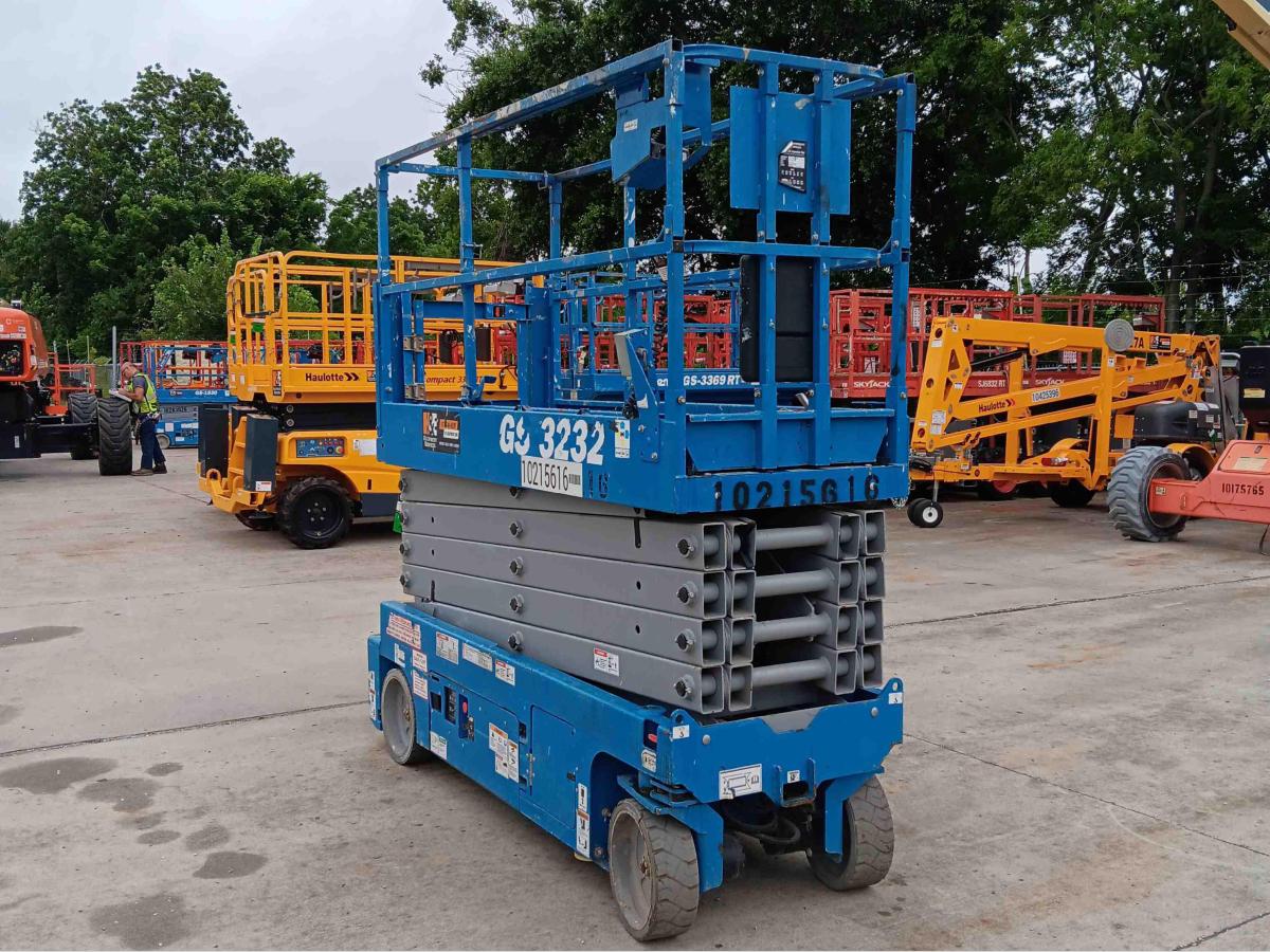 2017 Genie GS-3232