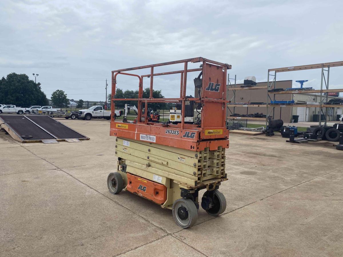 2017 JLG 2632ES