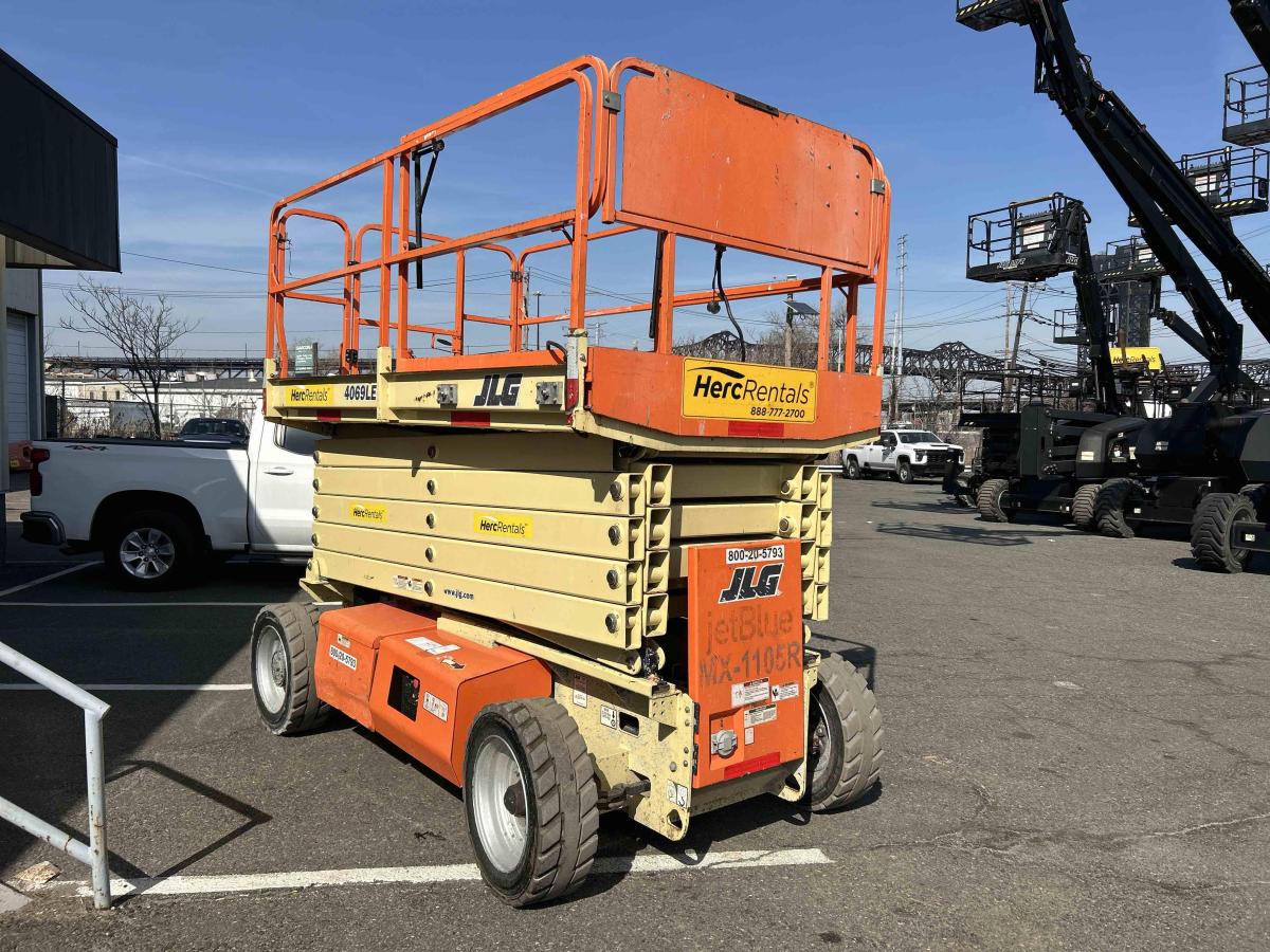 2018 JLG 4069LE