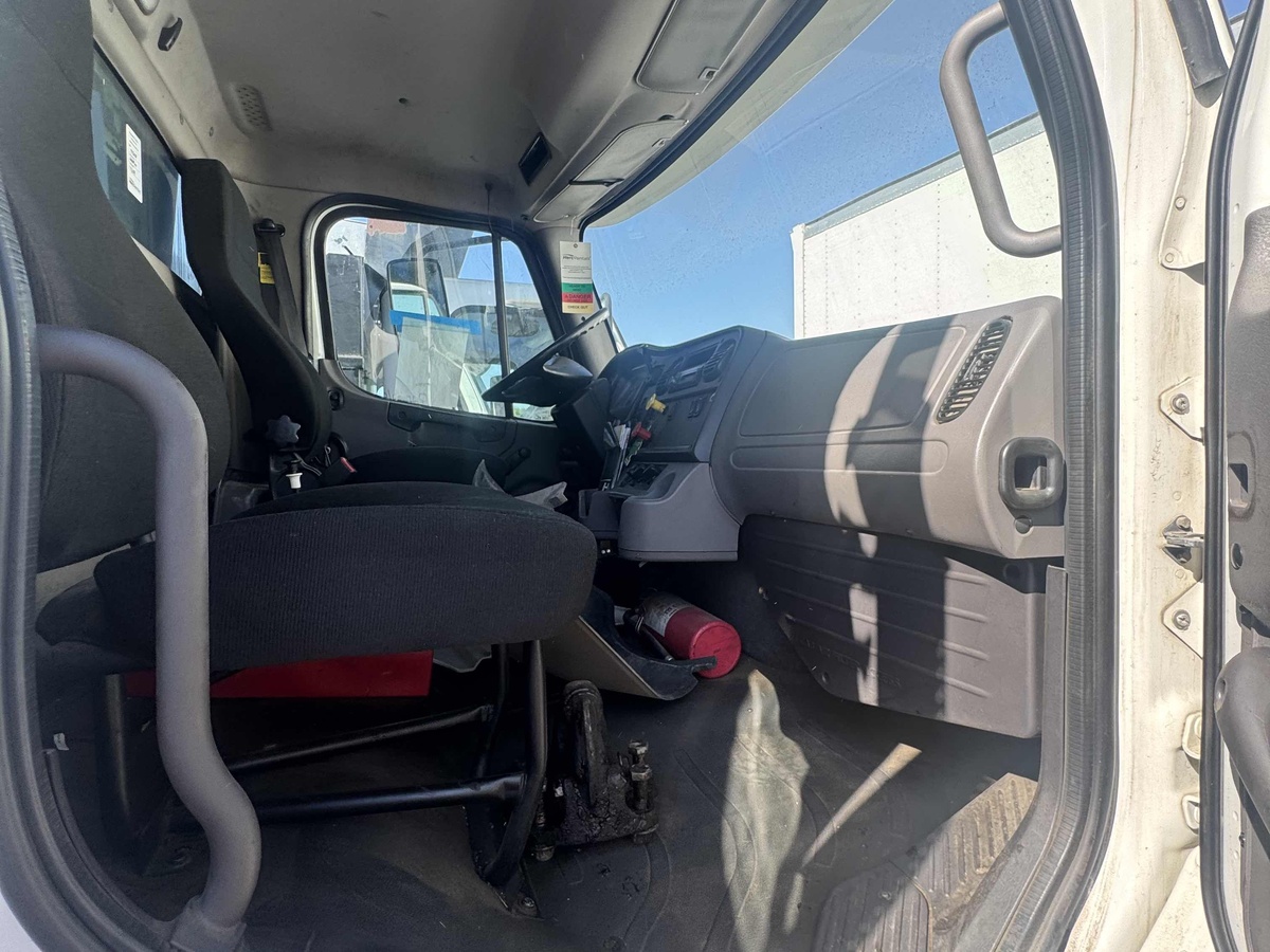 2017 Freightliner M2106-6