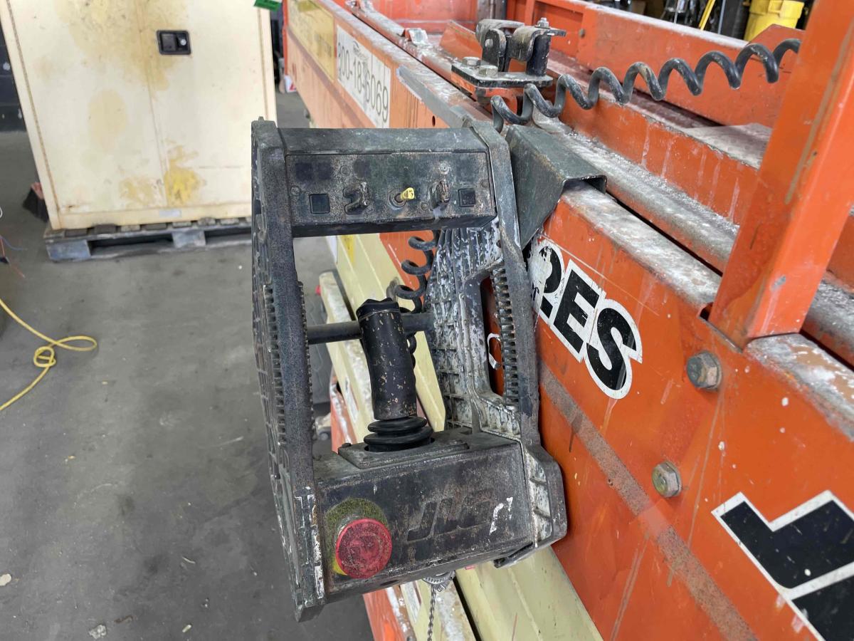 2017 JLG 2632ES-5