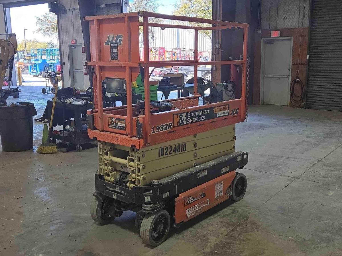 2017 JLG 1932R