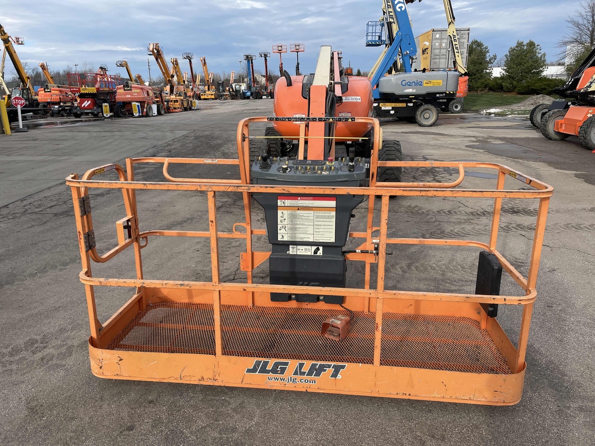 2012 JLG 600AJ-2