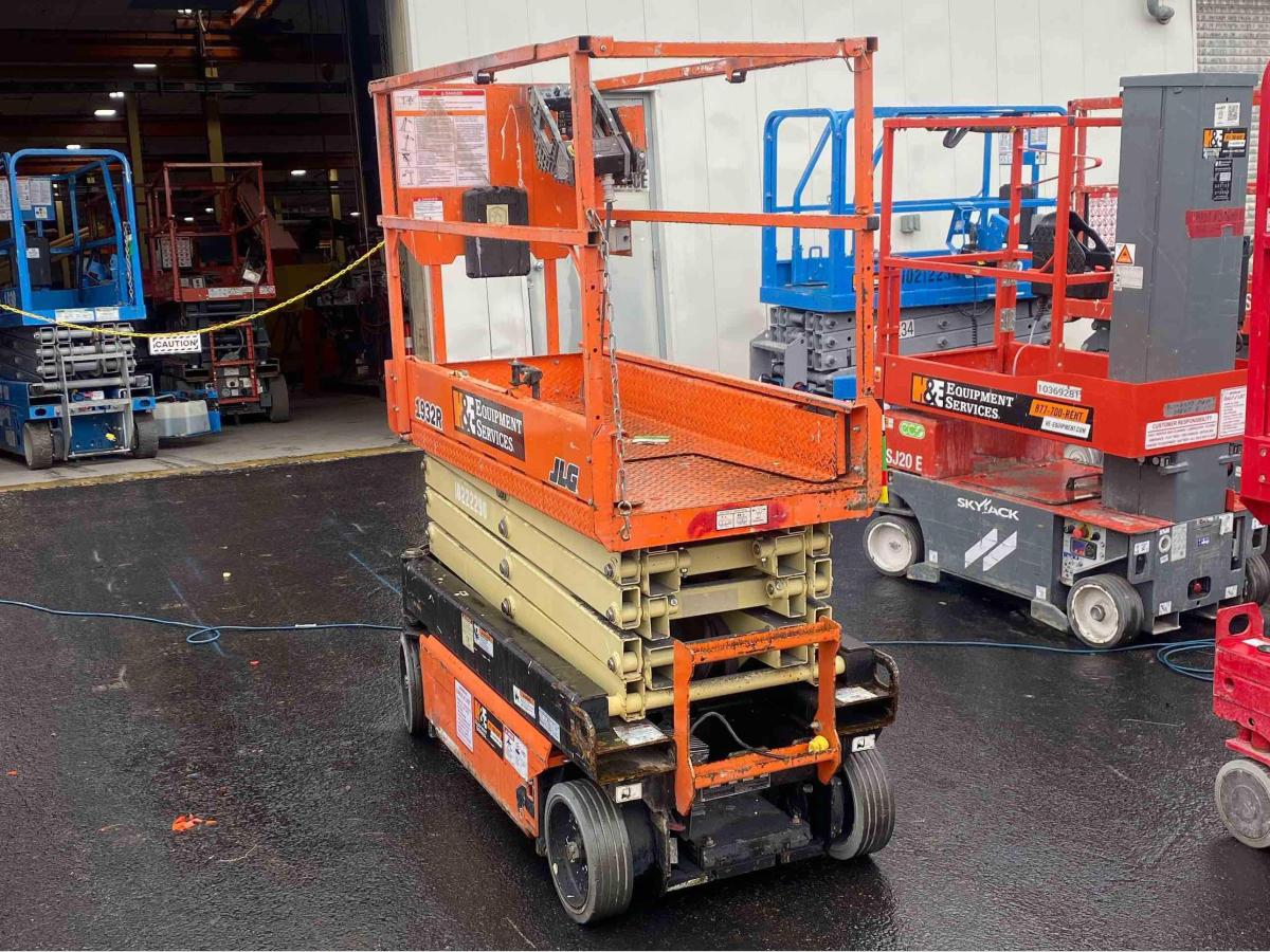 2017 JLG 1932R