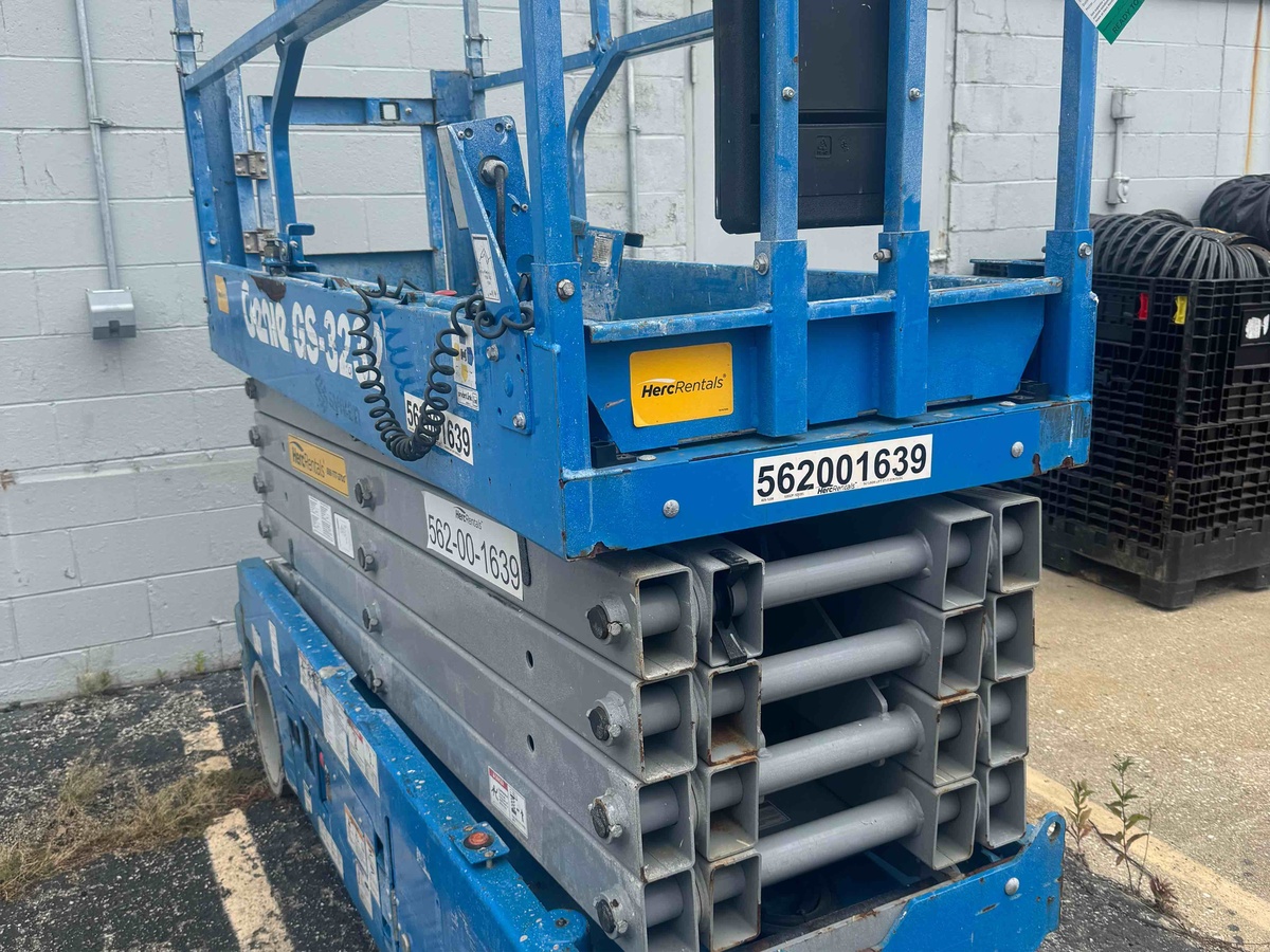 2018 Genie GS-3232