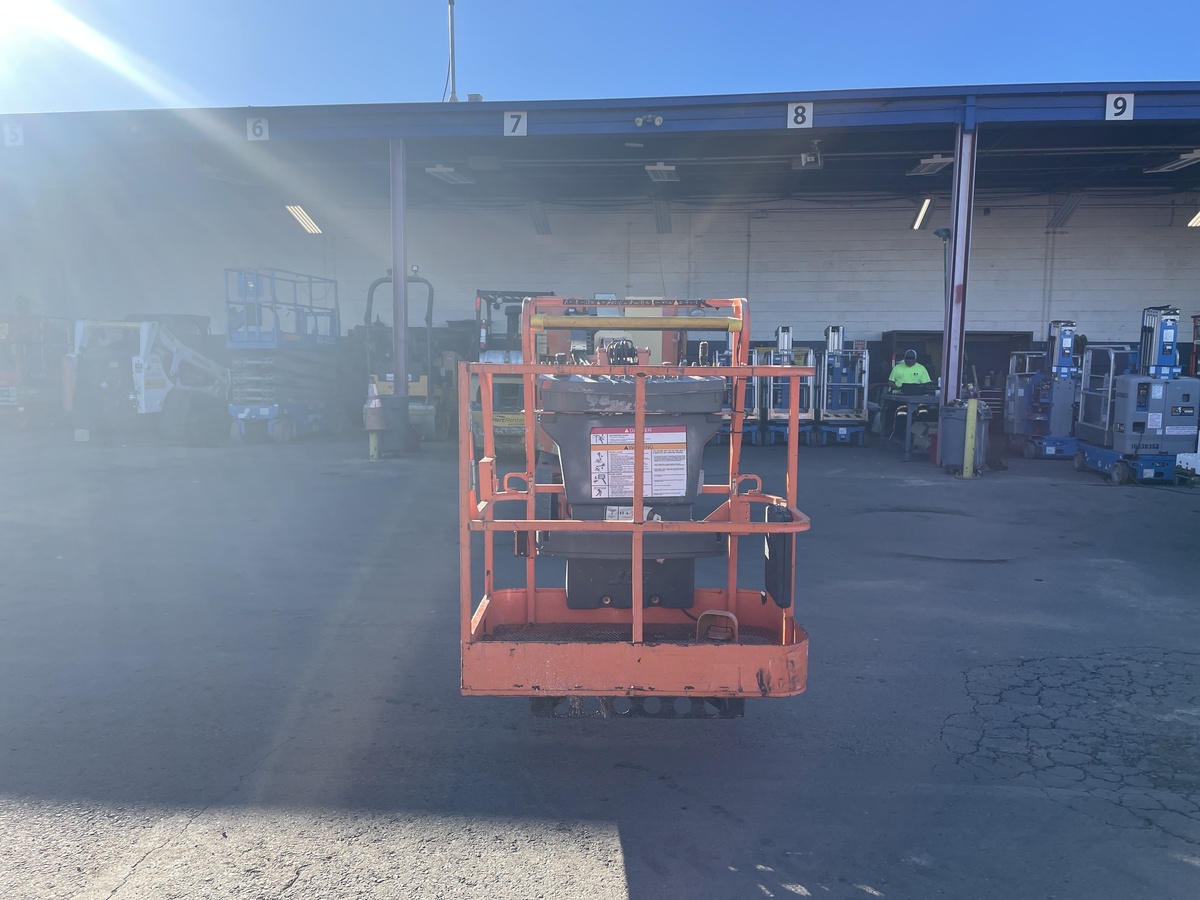 2016 JLG E300AJP-7