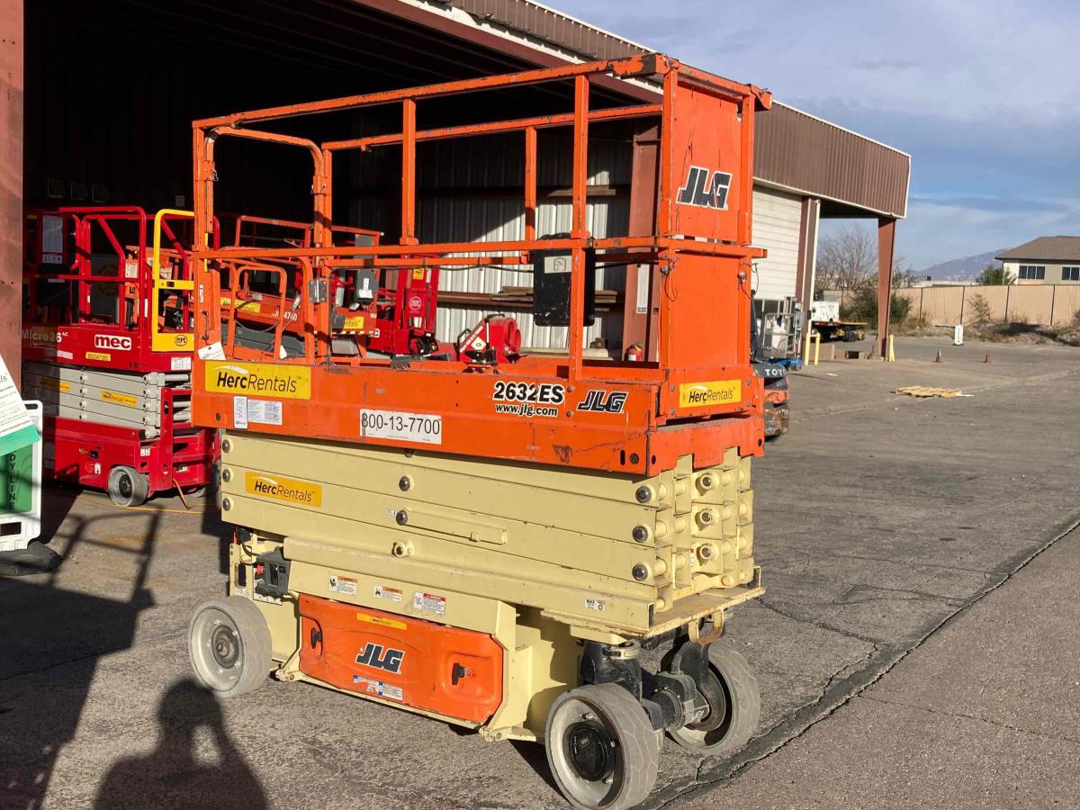 2017 JLG 2632ES