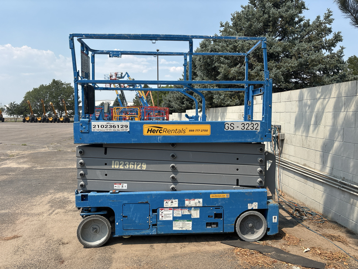2018 Genie GS-3232
