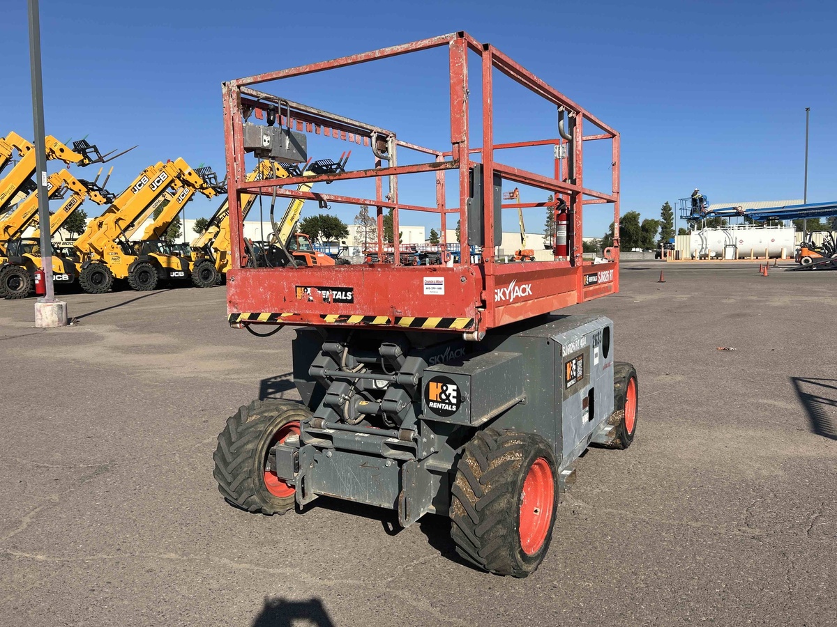 2018 Skyjack SJ-6826RT-4