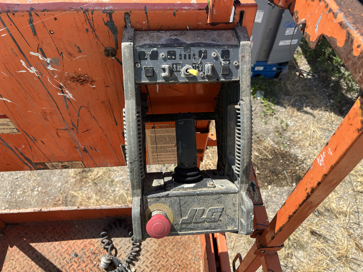 2018 JLG 3246ES