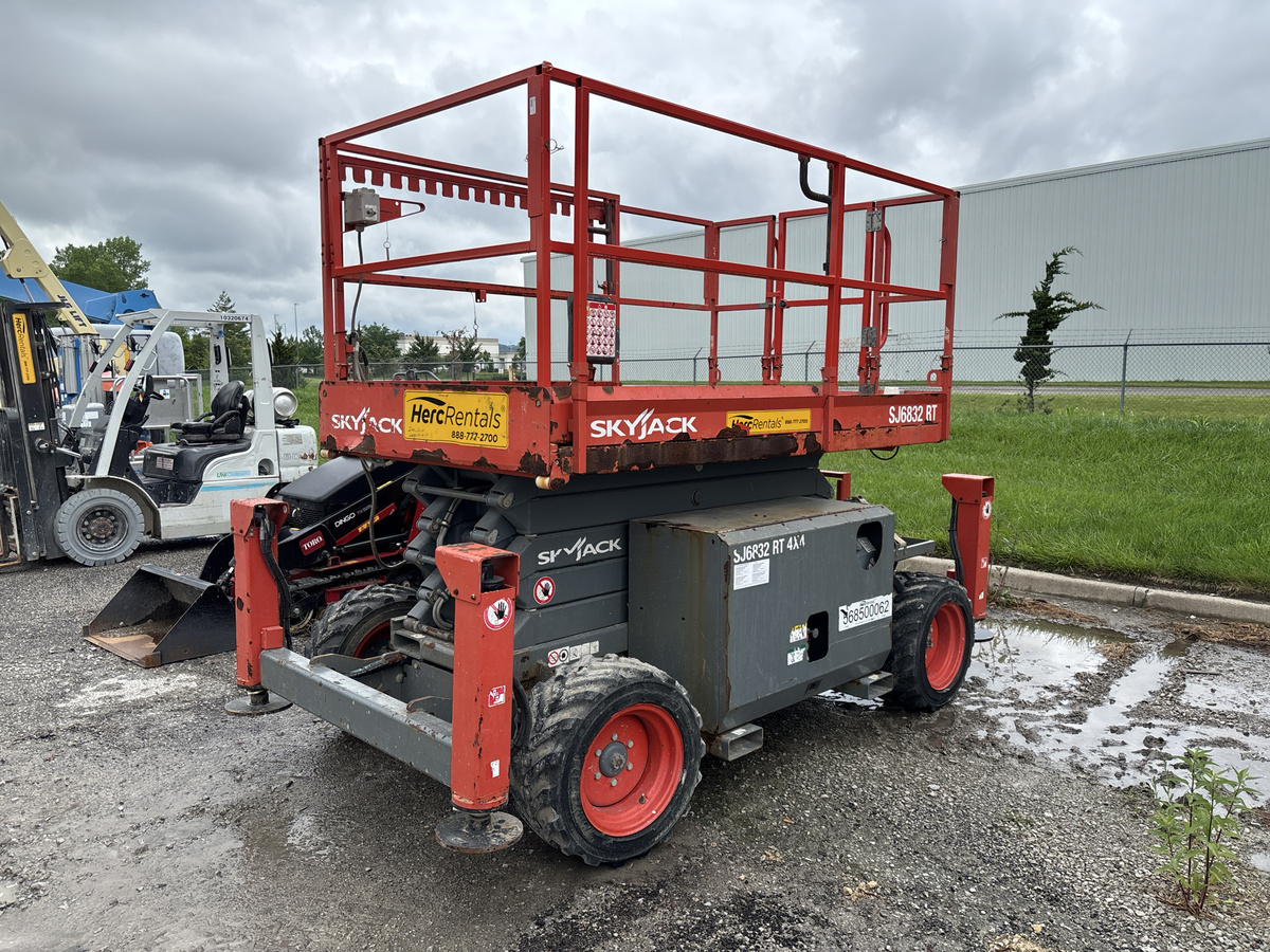 2018 Skyjack SJ-6832RT-14