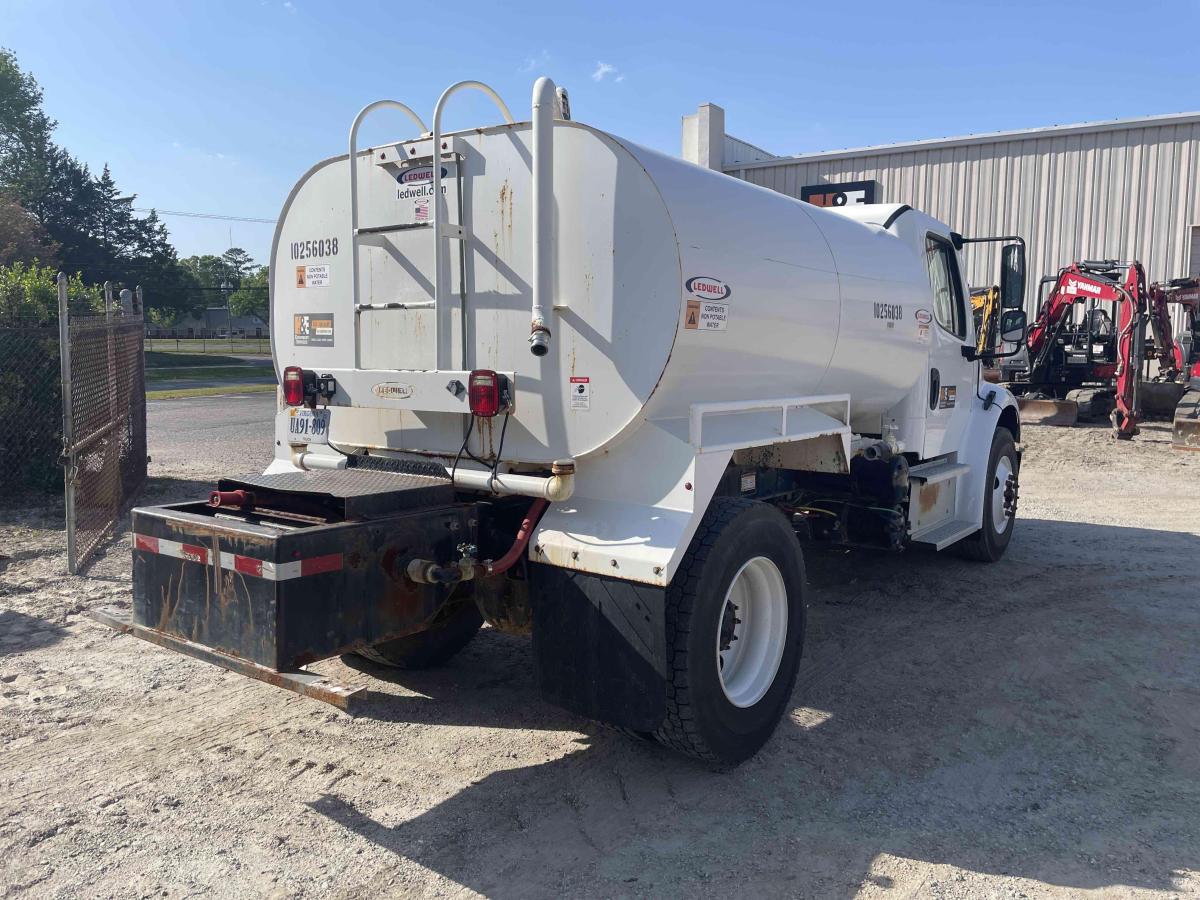2019 Freightliner M2106