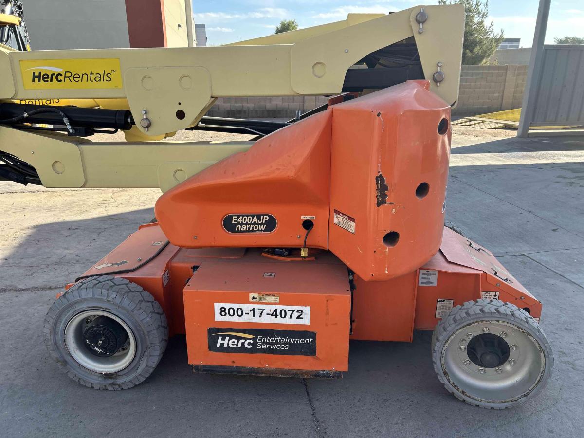 2017 JLG E400AJPN