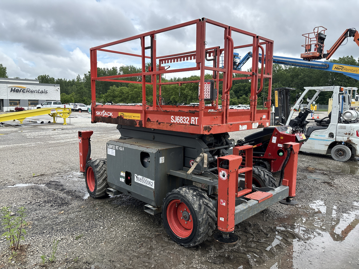 2018 Skyjack SJ-6832RT-5