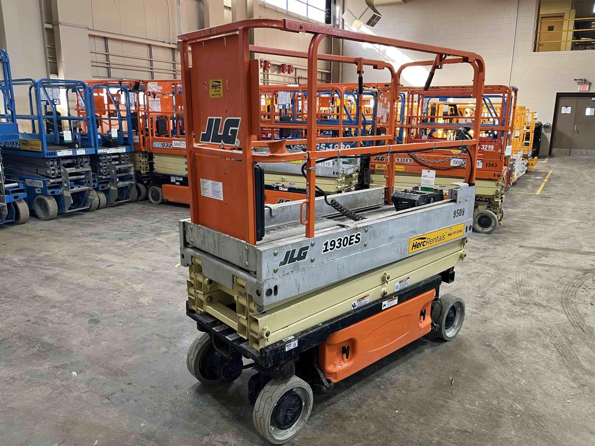 2013 JLG 1930ES