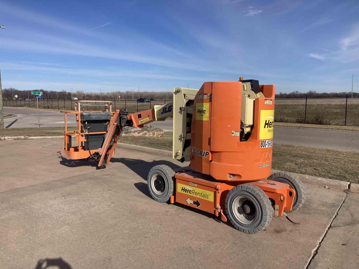 2017 JLG E300AJP