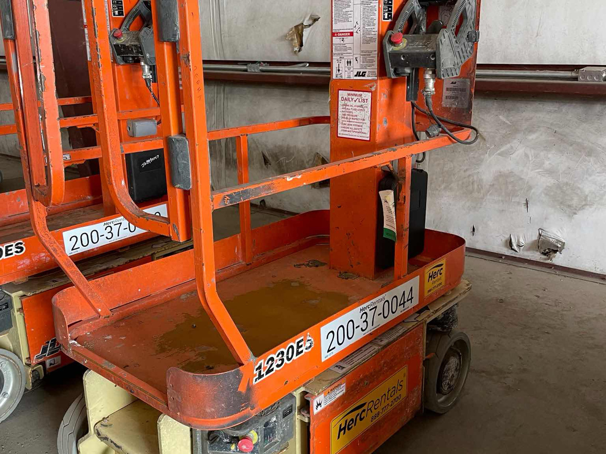 2017 JLG 1230ES