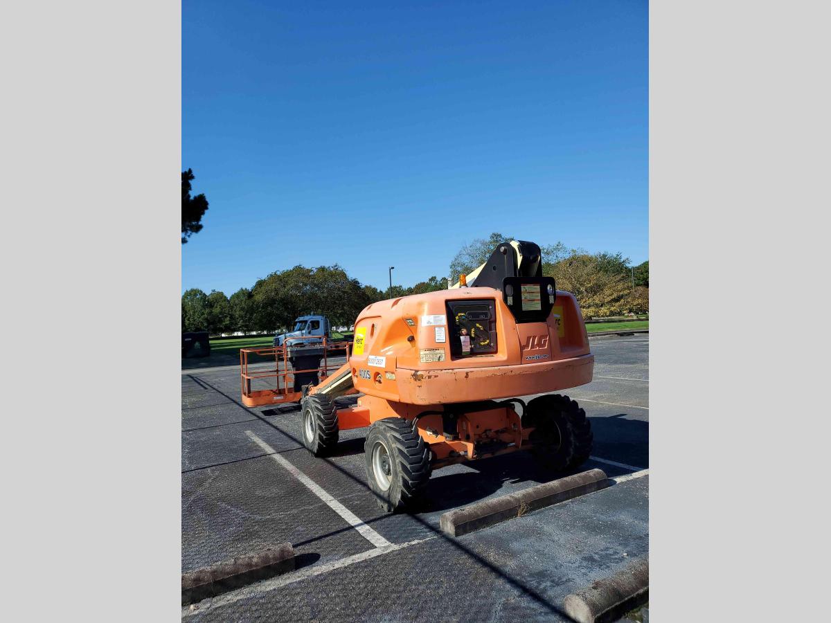 2014 JLG 400S