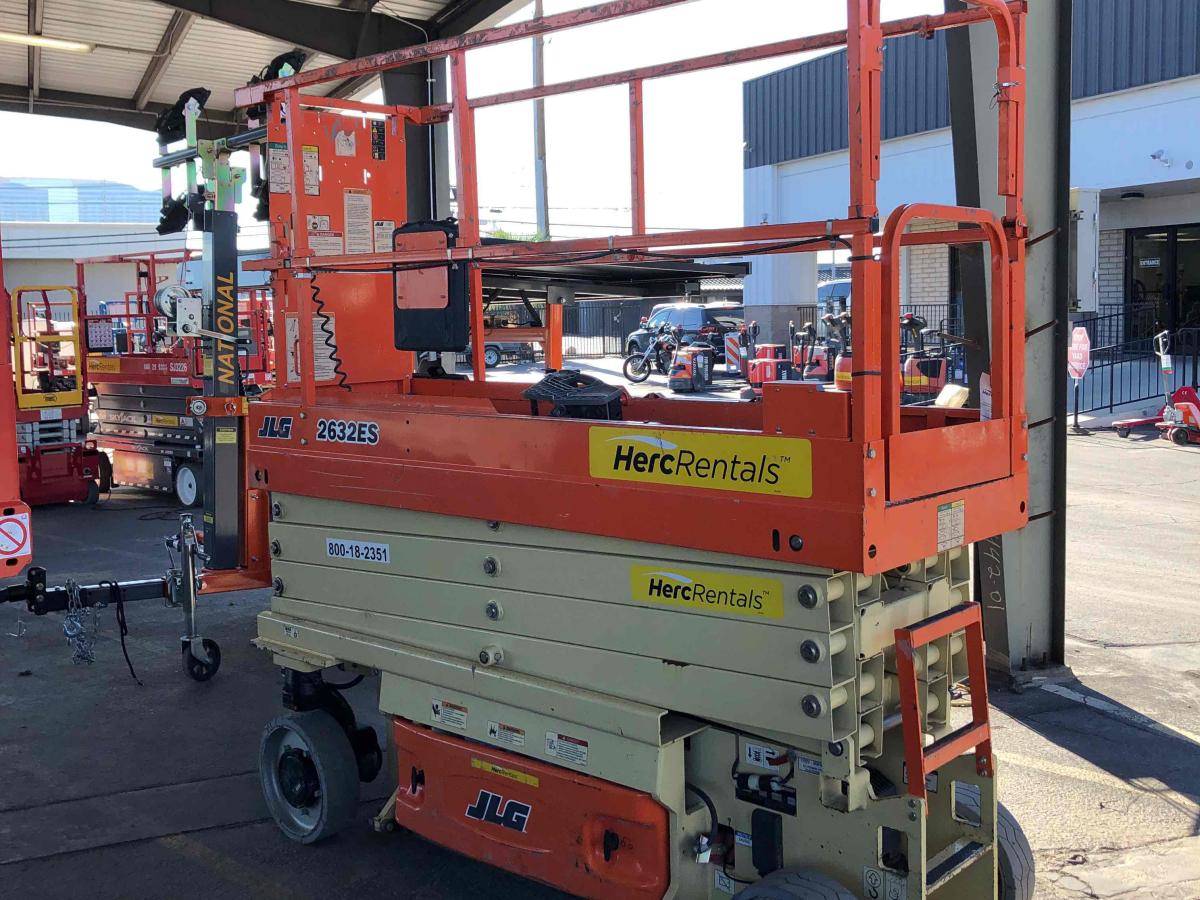 2017 JLG 2632ES