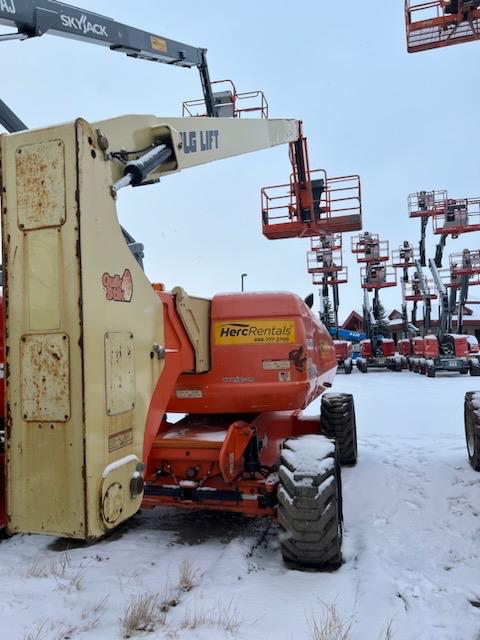 2011 JLG 800AJ