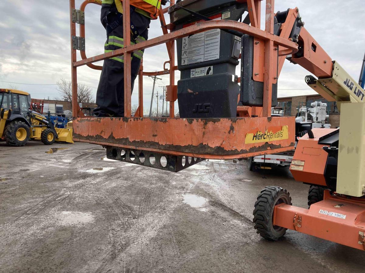 2018 JLG 340AJ