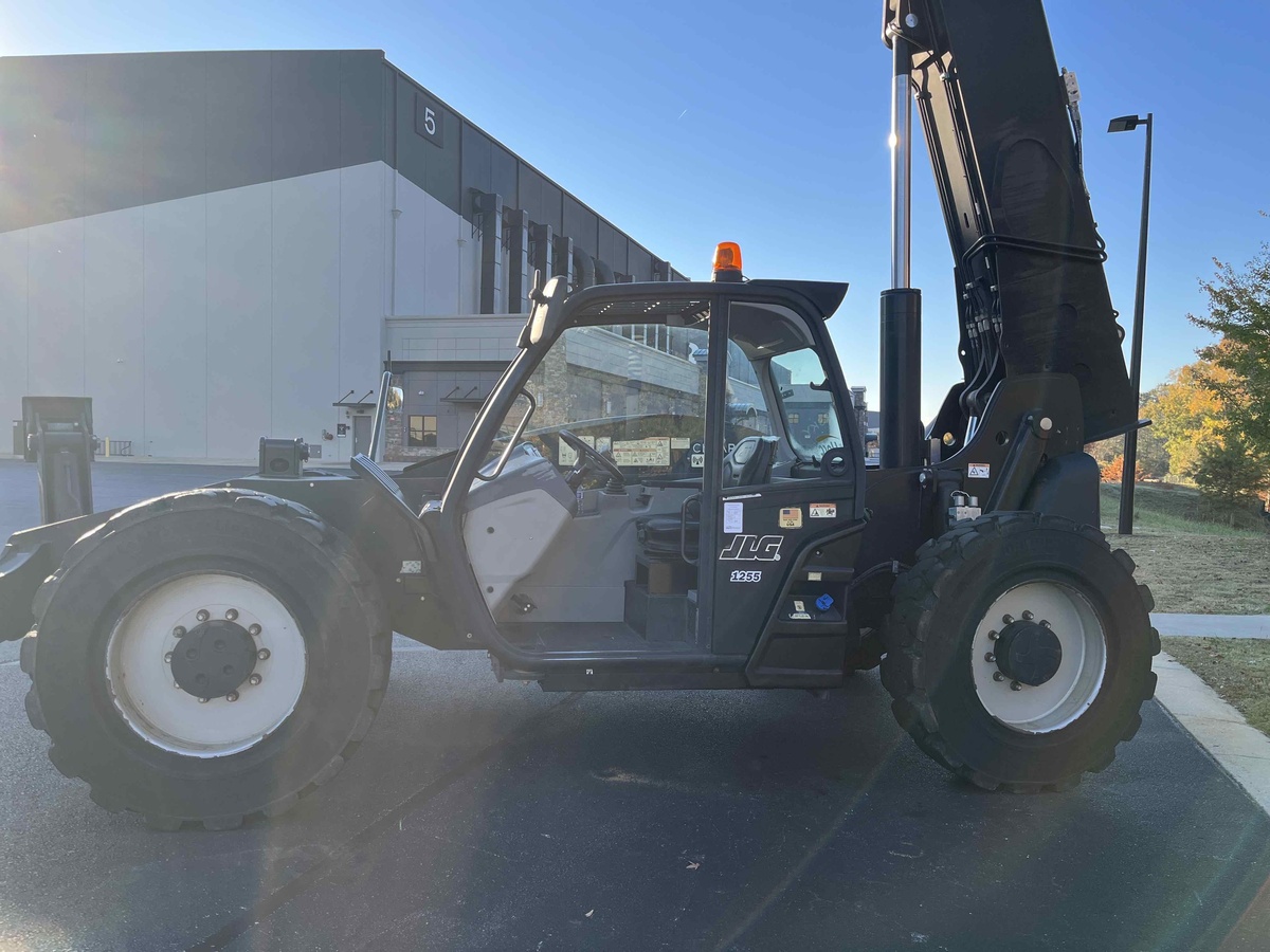 2018 JLG 1255-1