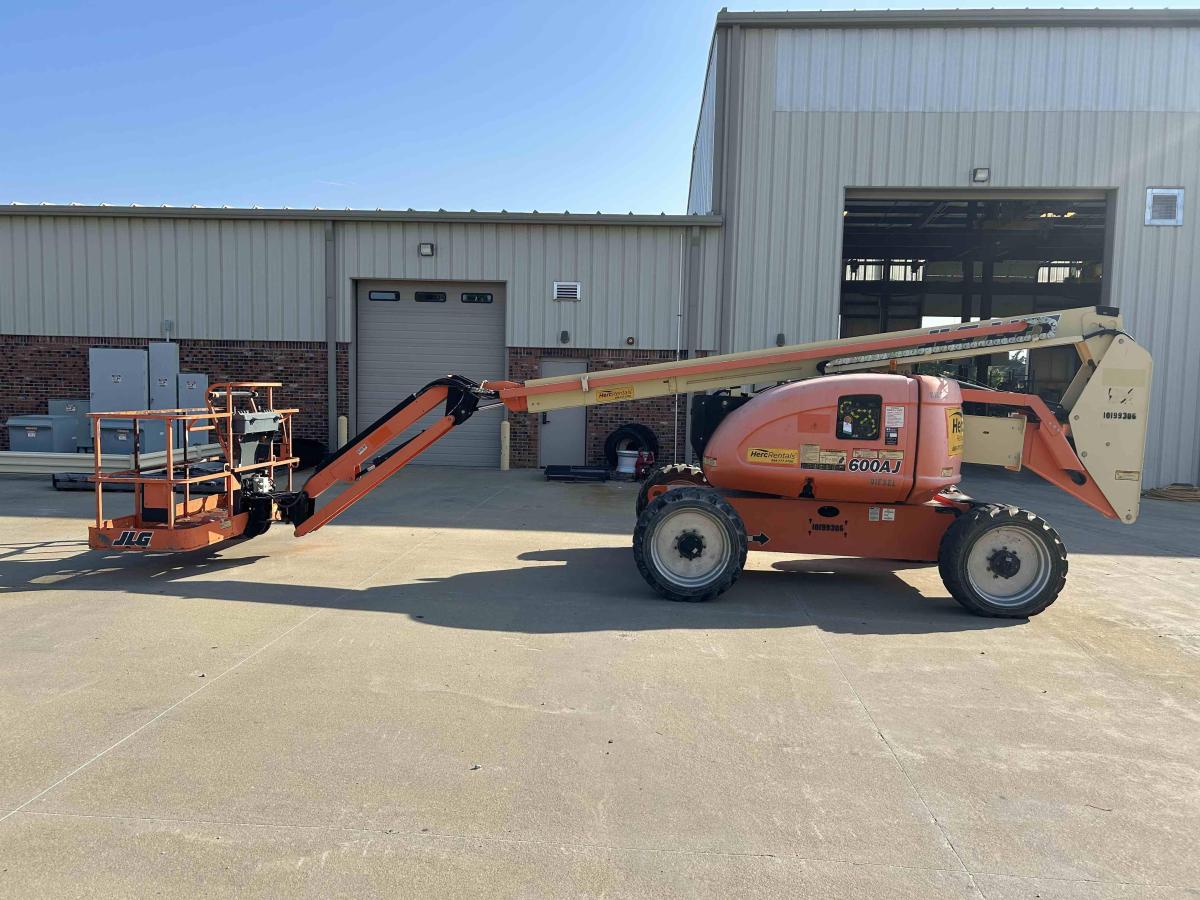 2016 JLG 600AJ-1