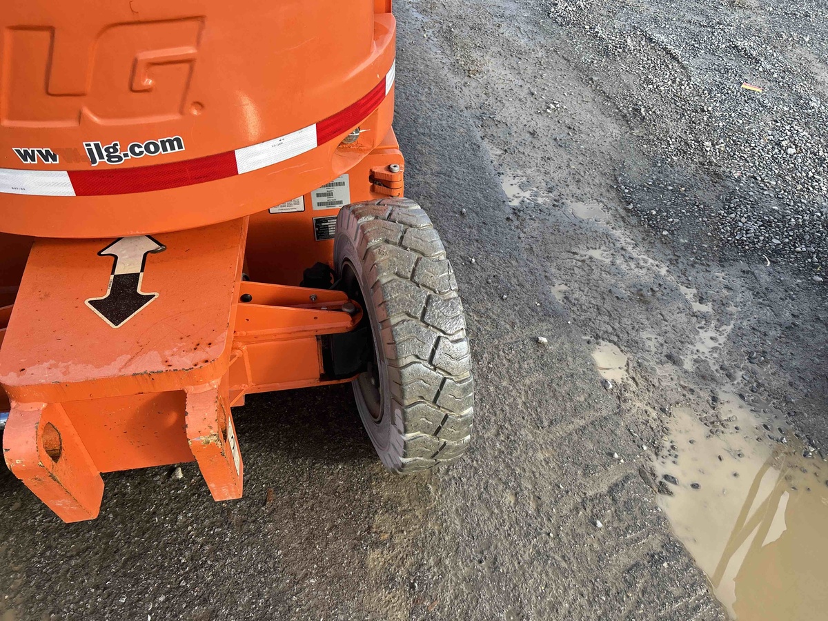 2016 JLG E300AJP-7