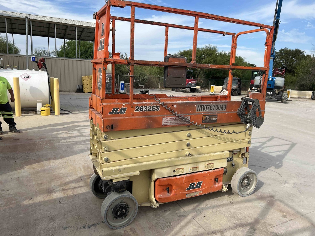 2017 JLG 2632ES-4