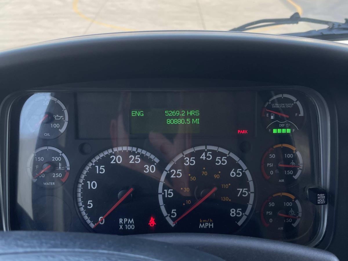 2016 Freightliner M2106-5