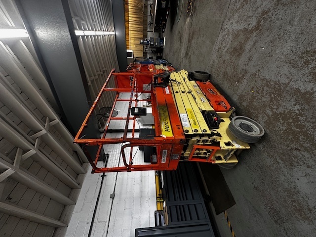 2017 JLG 2632ES