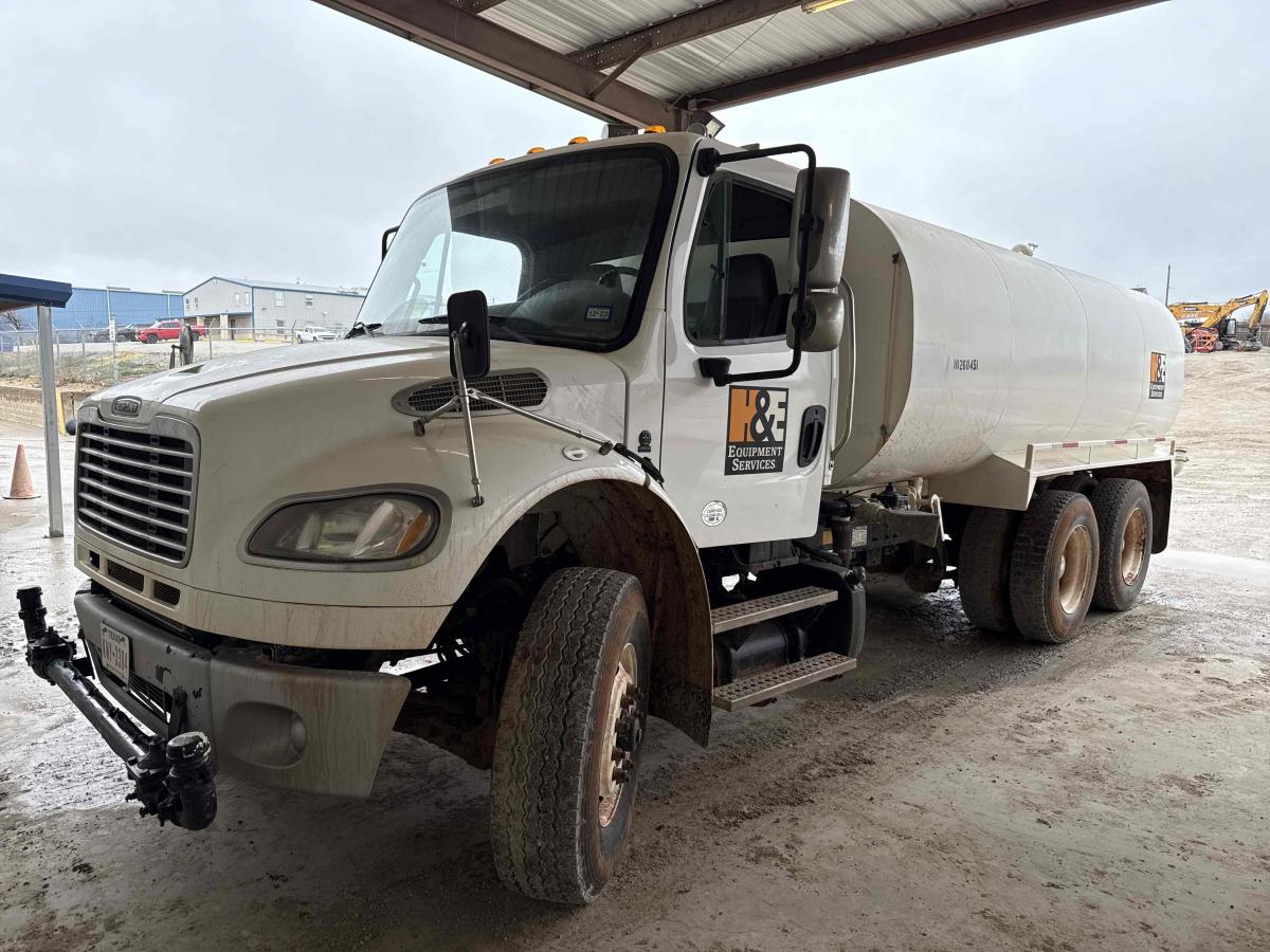 2017 Freightliner M2106