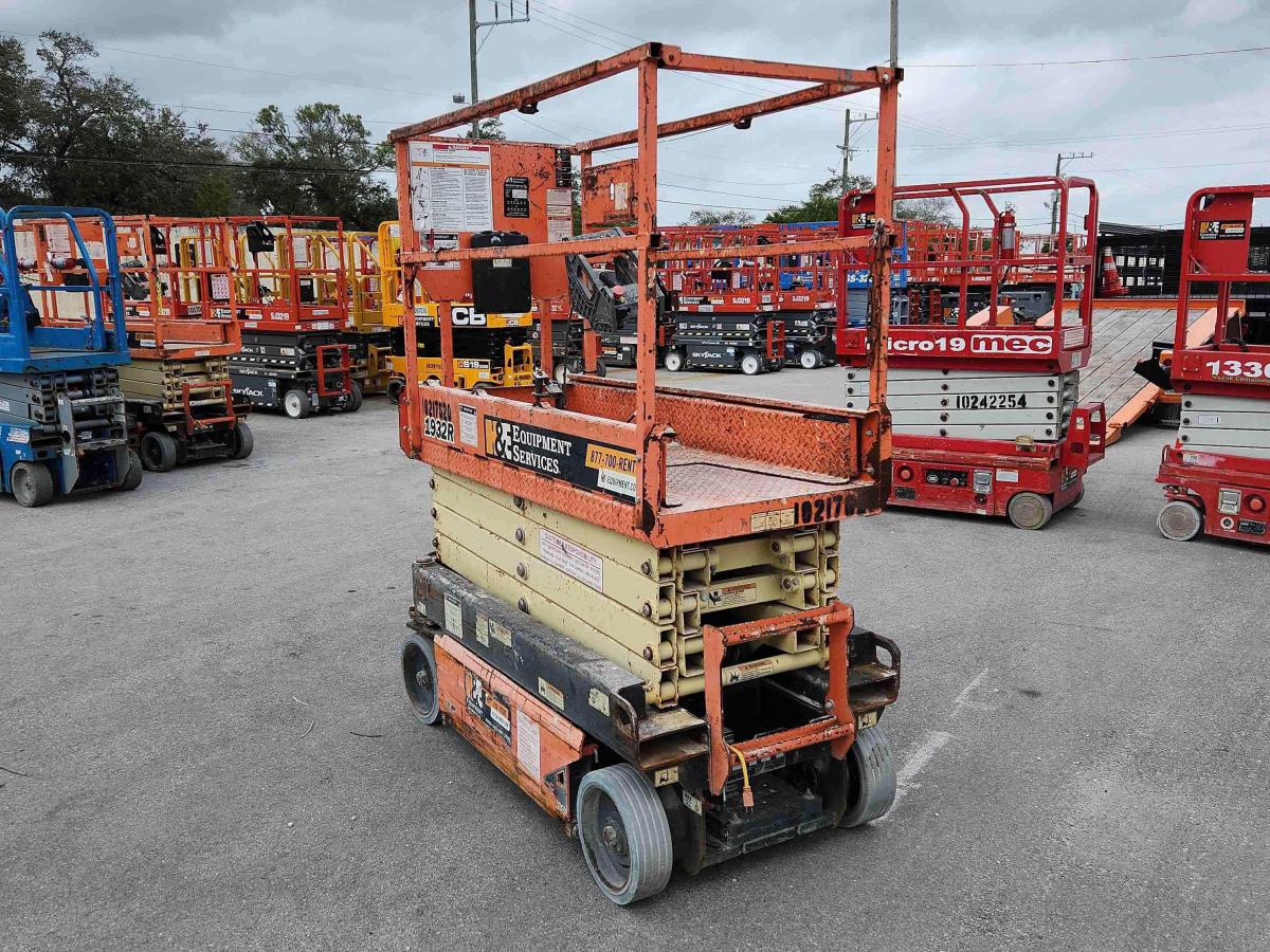2017 JLG 1932R