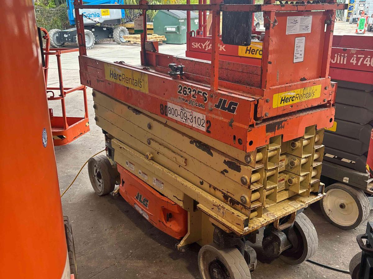 2016 JLG 2632ES