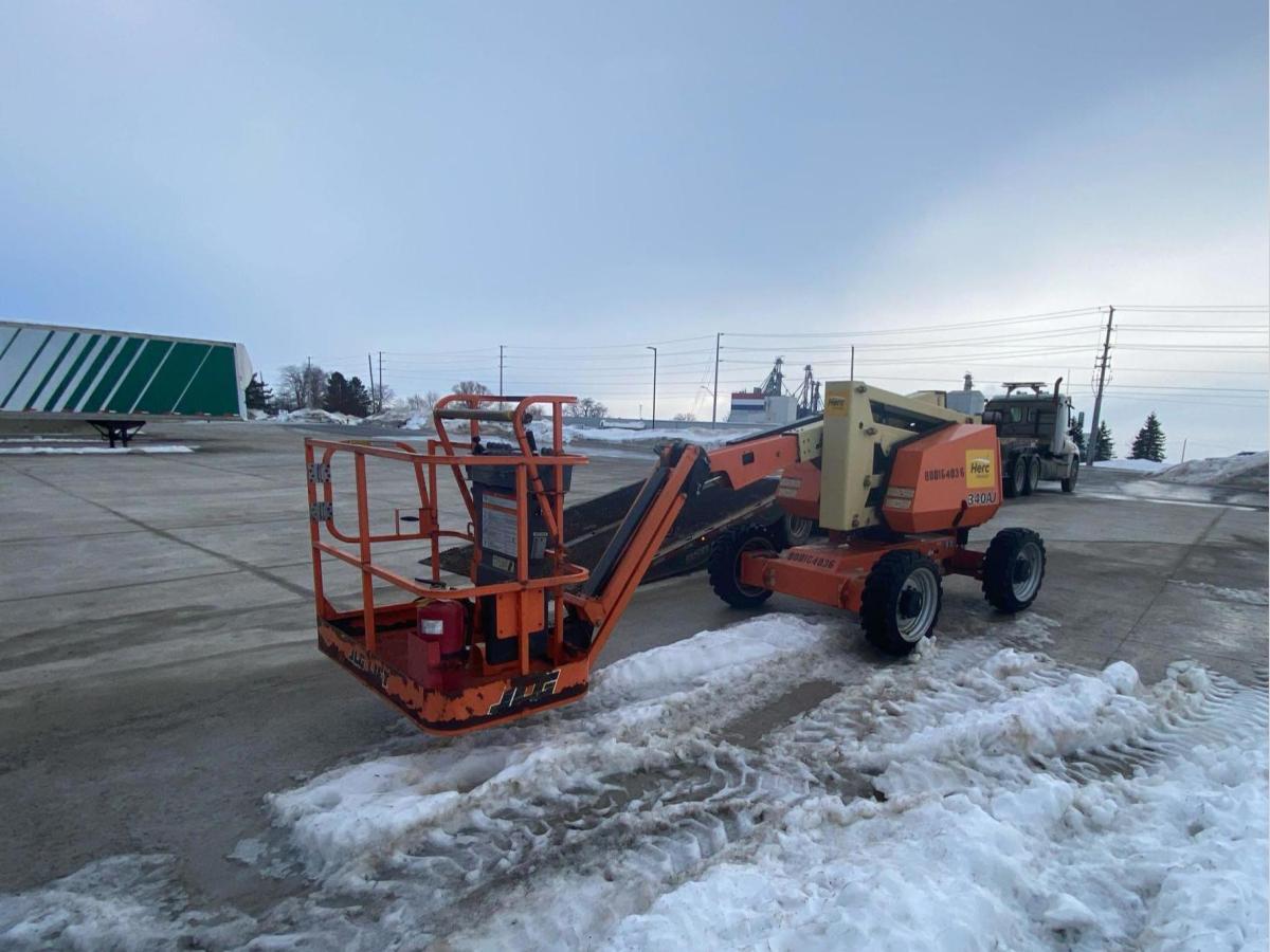 2017 JLG 340AJ-4