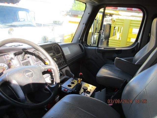 2016 Freightliner M2106