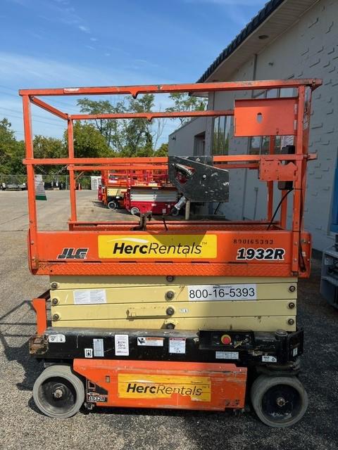2017 JLG 1932R