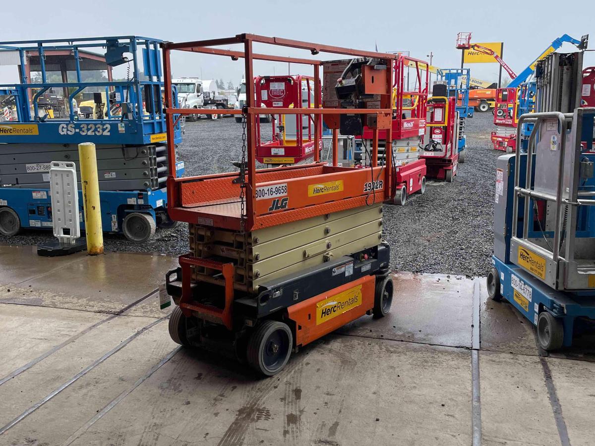 2017 JLG 1932R
