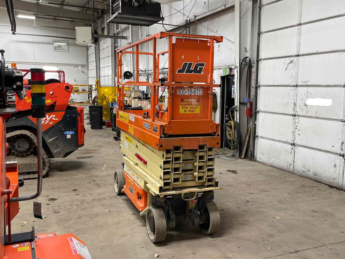 2017 JLG 2632ES
