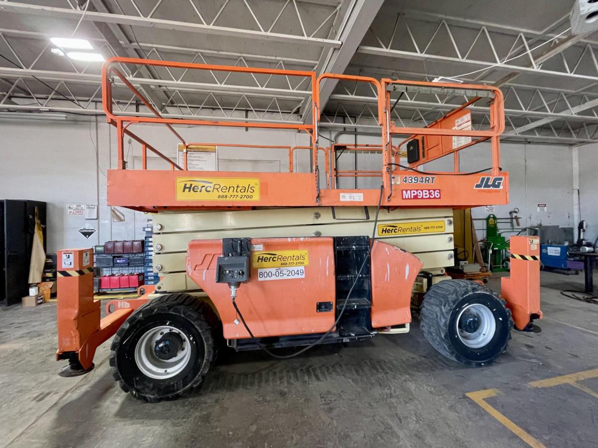 2015 JLG 4394RT