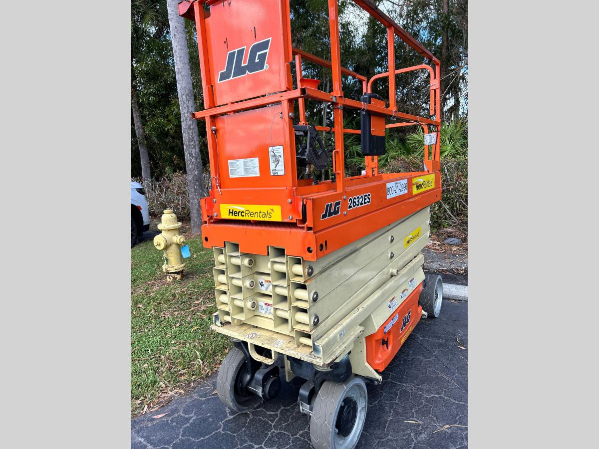 2018 JLG 2632ES