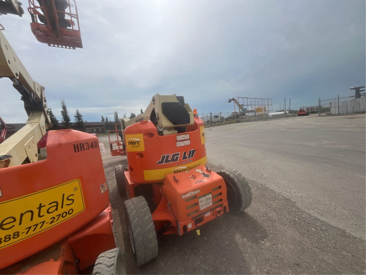 2015 JLG M450AJ-2