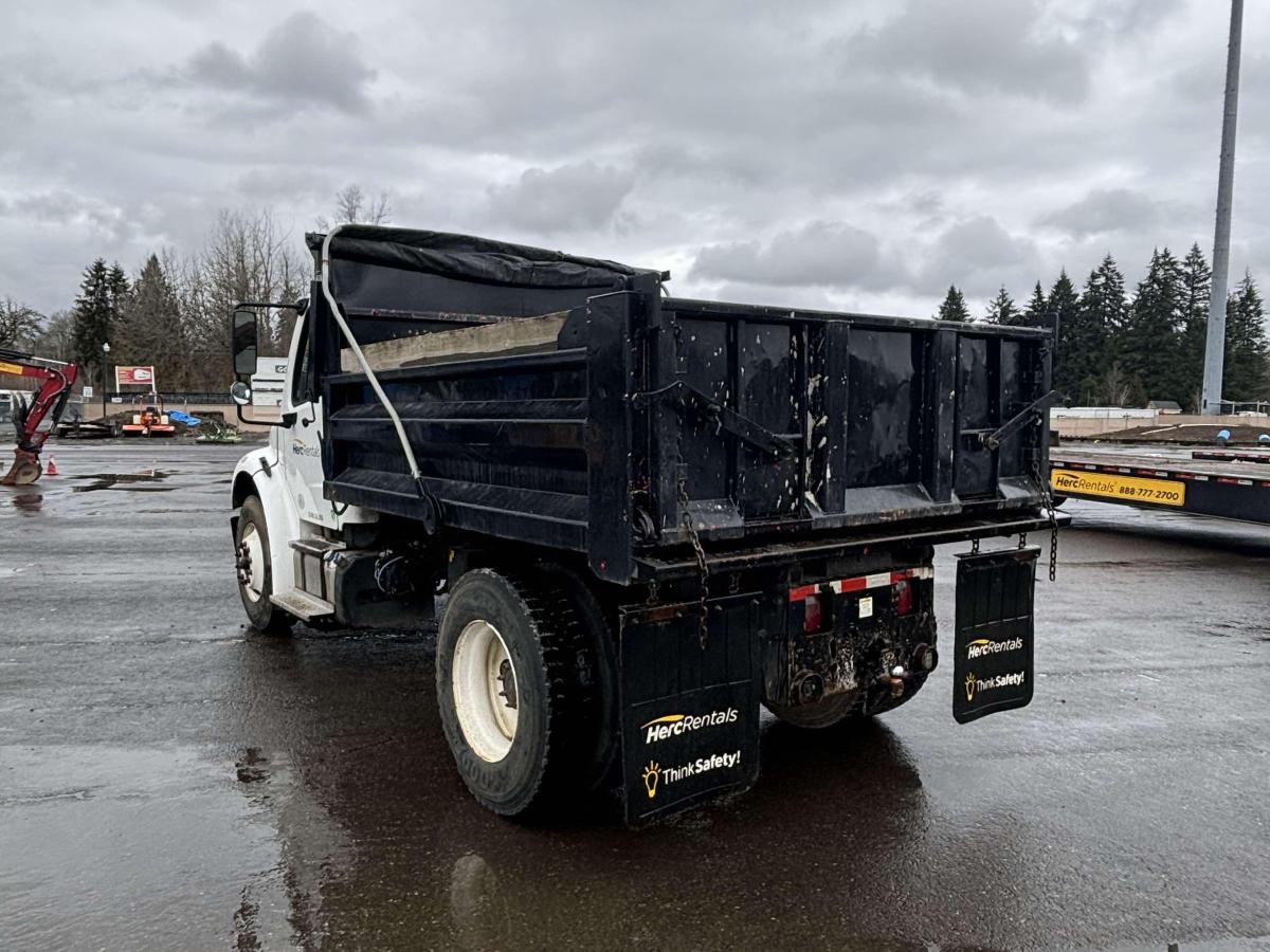 2017 Freightliner M2106